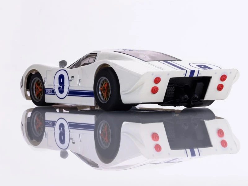 AFX Ford GT40 Mark IV #9 White Mega G+ HO Slot Car 7 AFX Ford GT40 Mark IV #9 White Mega G+ HO Slot Car - Image 7