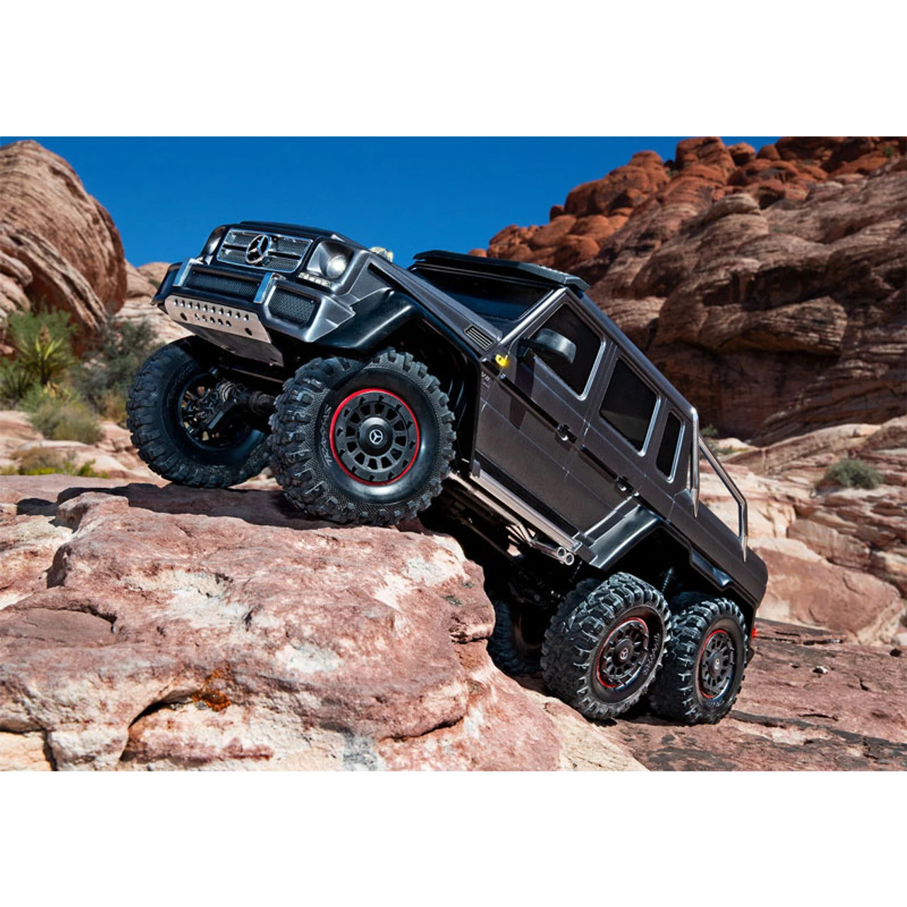 Traxxas TRX-6 Mercedes-Benz G63 6x6 Scale & Trail RTR RC Crawler 2 Traxxas TRX-6 Mercedes-Benz G63 6x6 Scale & Trail RTR RC Crawler - Image 2